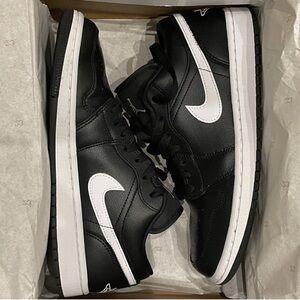 WMNS Nike AIR JORDAN 1 LOW Size:8 
Black & White. Worn once.